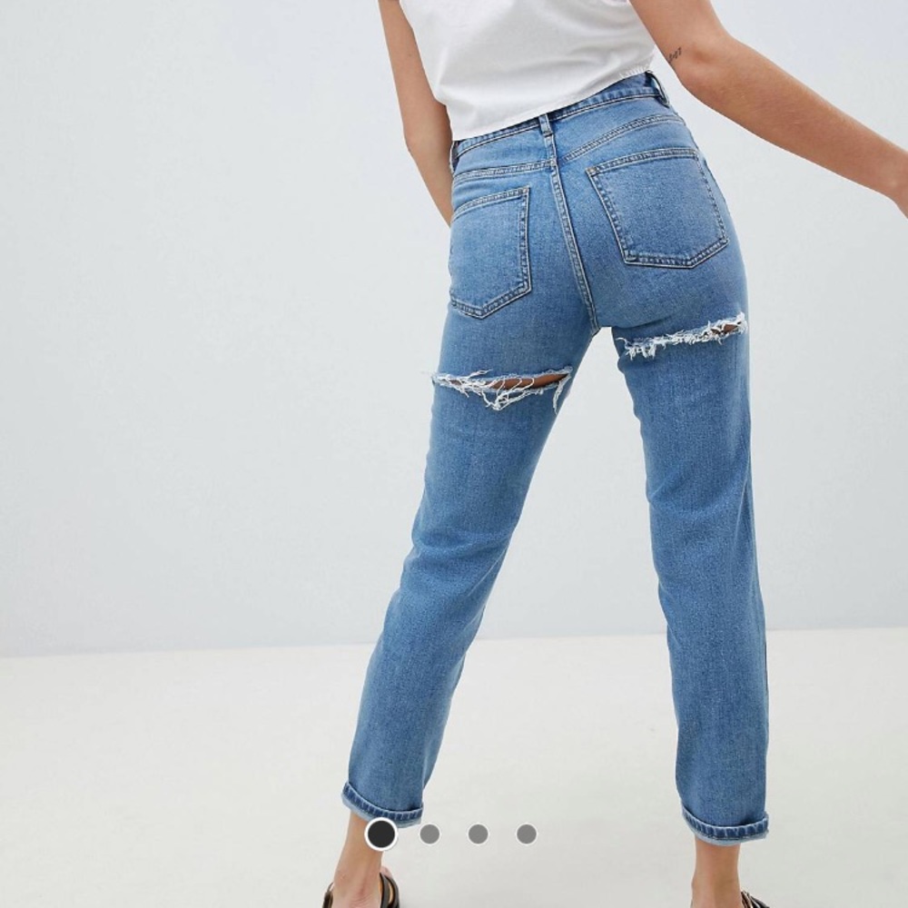 ASOS high waist slim mom jeans with bum rips
W30 L32
